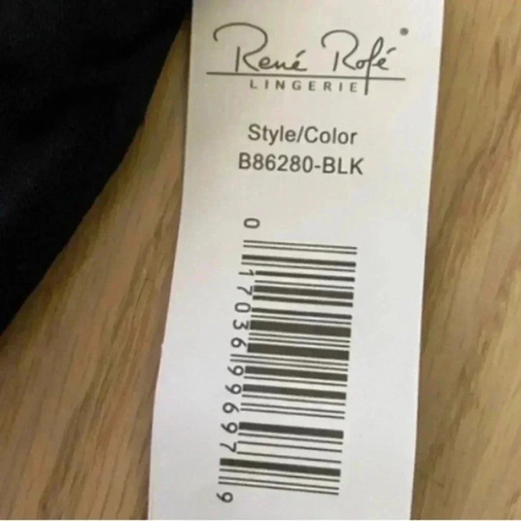 🆕Rene Rofe Seamless Cut Out Black Sport Bra🆕 - Picture 11 of 12